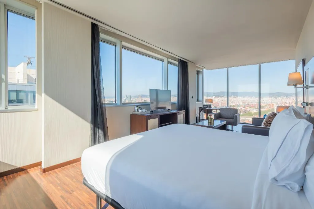 SUITE CAPACITY 2 Room, Leonardo Royal Hotel Barcelona Forum, Barcelona