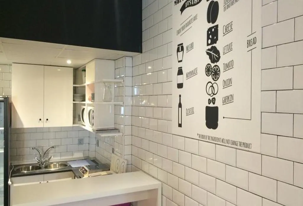 Room CAPACITY 6 ONE BEDROOM Room, Chameleon Hostel Alicante, Costa Blanca
