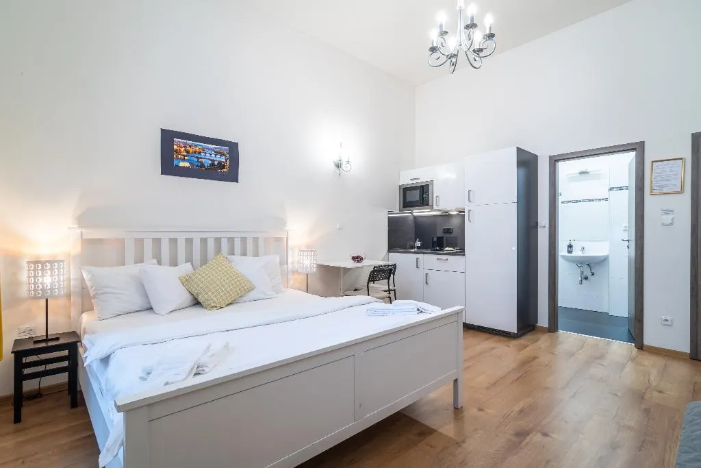 STUDIO STANDARD Room, Royal Road Residence, Prague