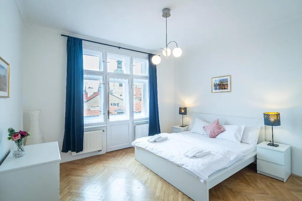 APARTMENT WITH BALCONY WITH VIEWS Room, Royal Road Residence, Prague
