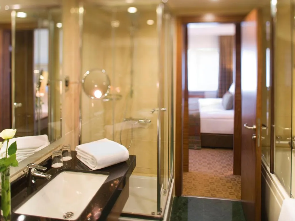 Room, Mövenpick Izmir, Izmir