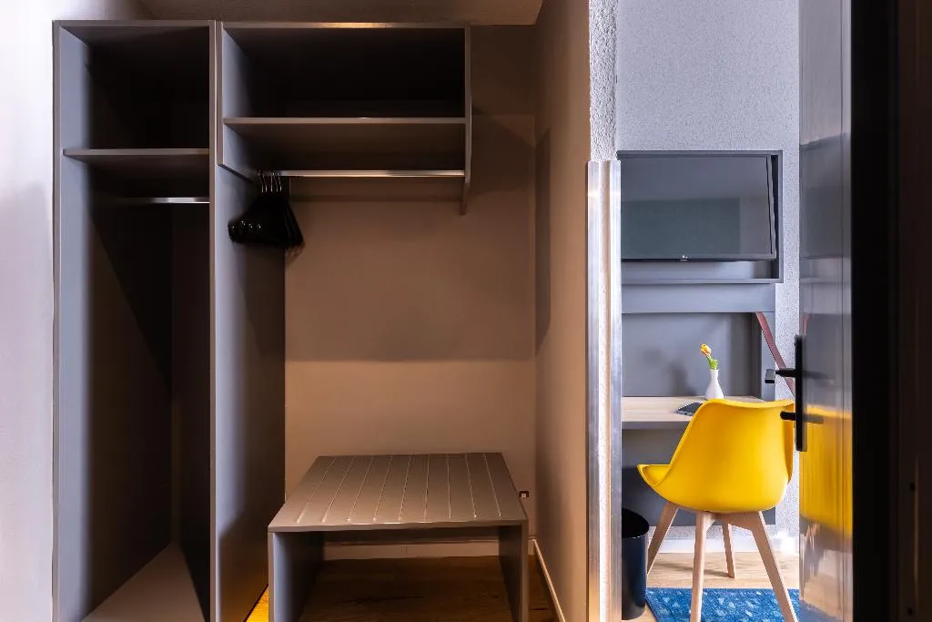DOUBLE QUEEN SIZE BED Room, Garner Hotel Vienna, by IHG, Vienna