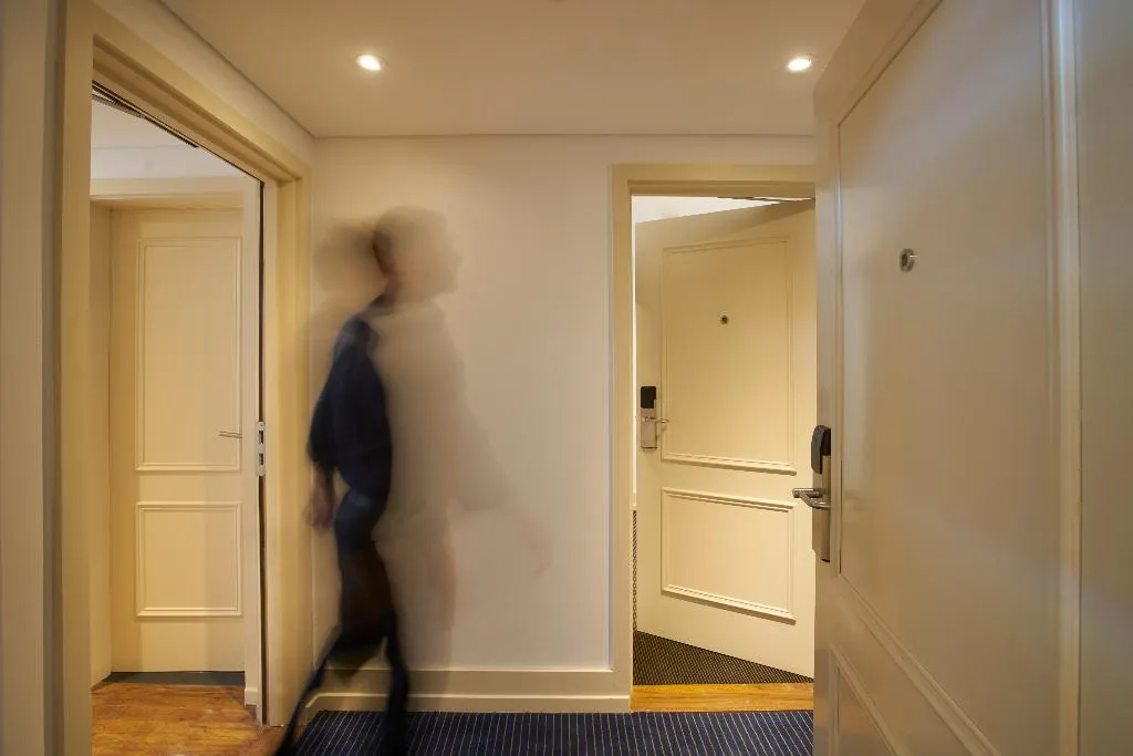 SUITE CAPACITY 4 Room, PortoBay Marques, Lisbon