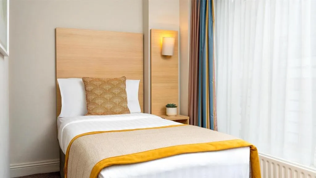 SINGLE STANDARD Room, The Fleet Hotel, Dublin