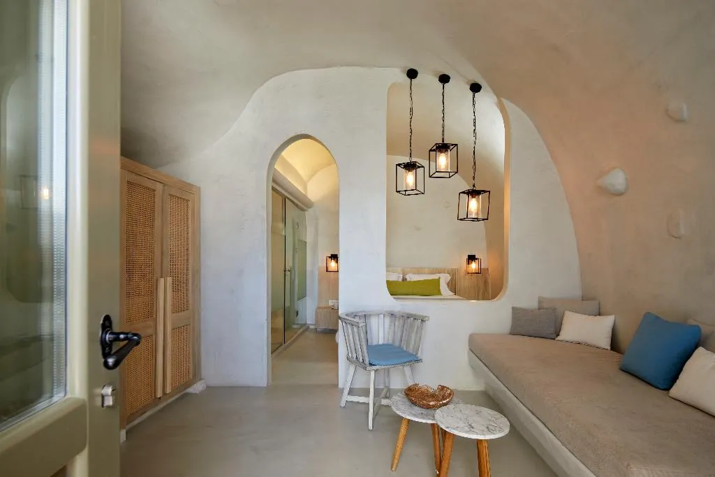 SUITE WITH JACUZZI Room, Rhenia'S Suites, Santorini