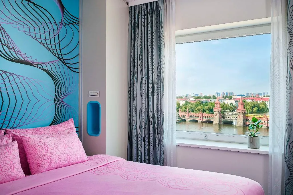 JUNIOR SUITE STANDARD Room, nhow Berlin, Berlin