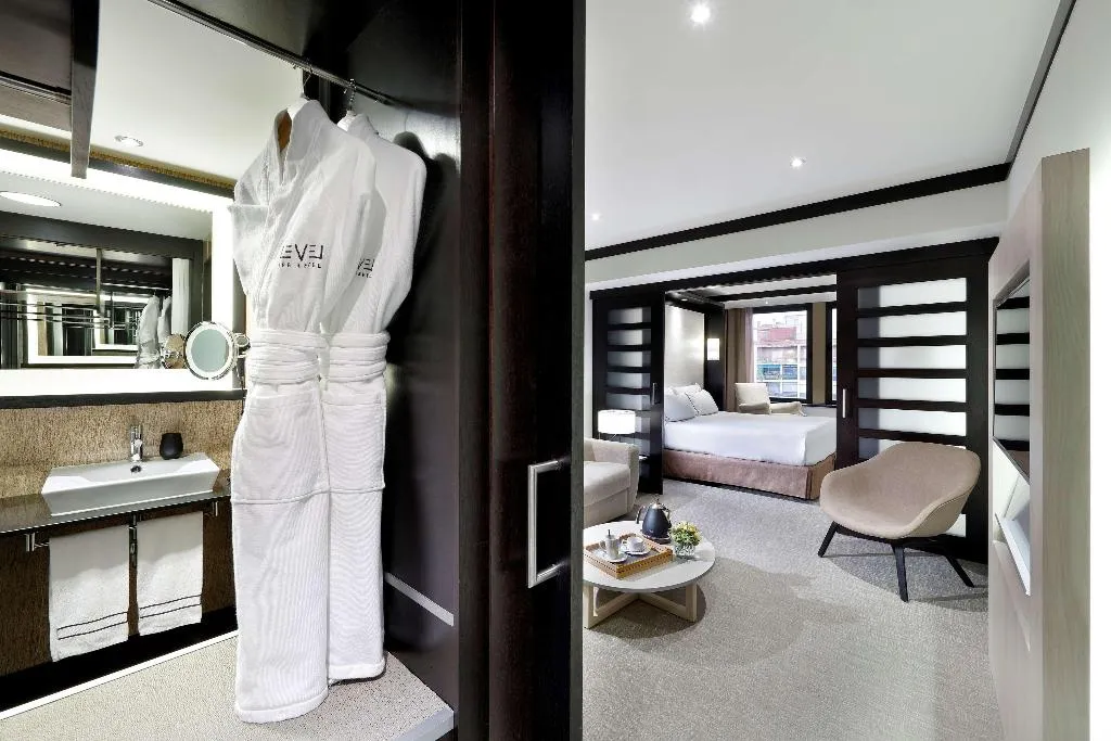JUNIOR SUITE STANDARD Room, Melia Barcelona Sarria, Barcelona