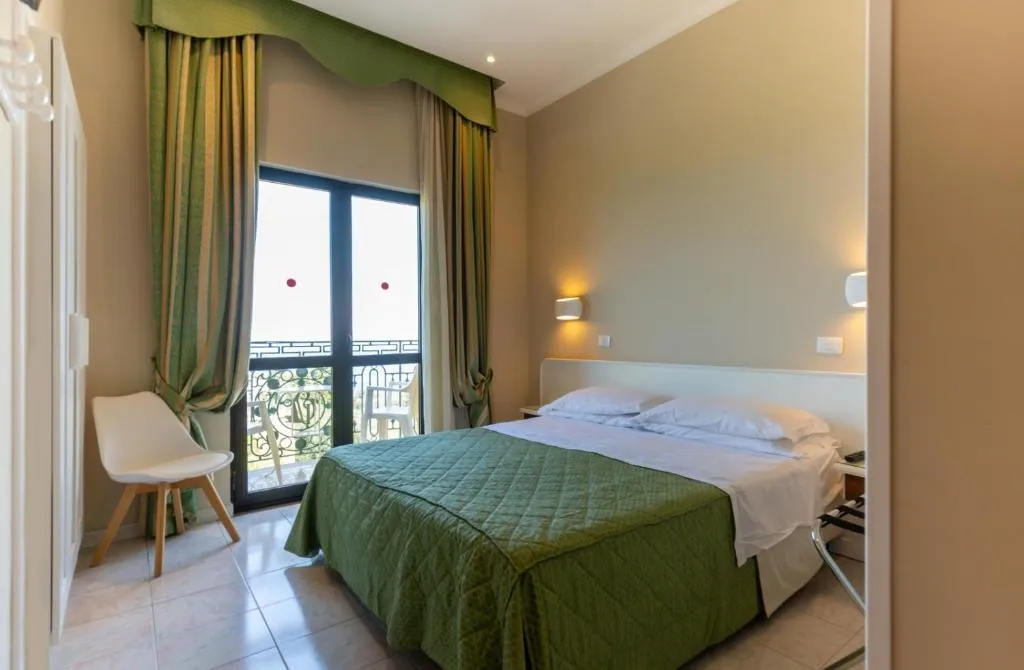 Double or Twin SEA VIEW WITH BALCONY Room, Villa Igea, Naples