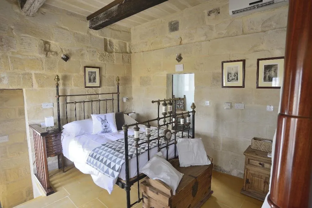 Room, The Burrow Guest House, Malta