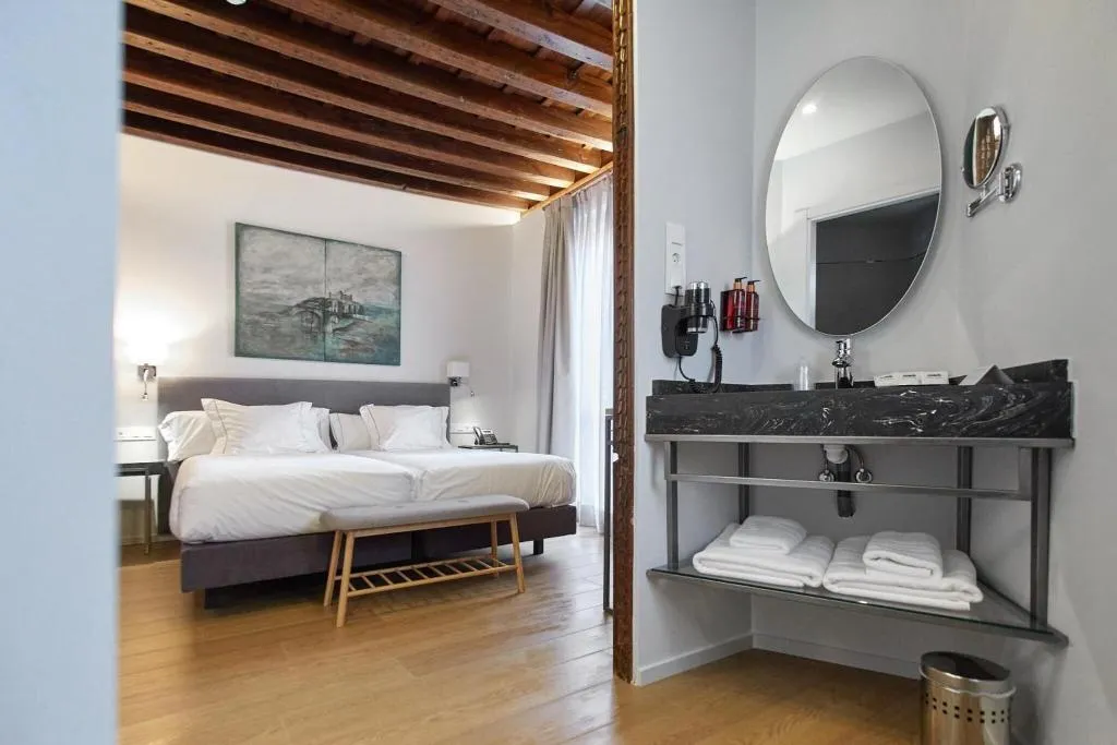 Room, Hospedium Posada De La Silleria, Madrid