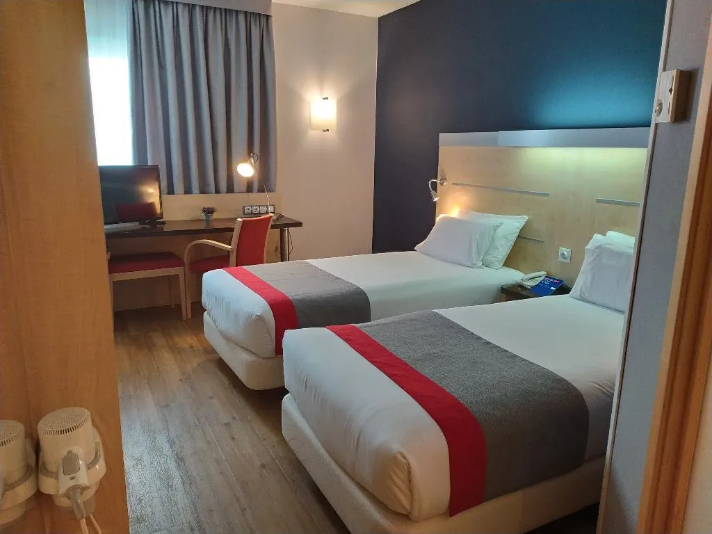 Double or Twin STANDARD Room, Holiday Inn Express Madrid - Getafe, Madrid