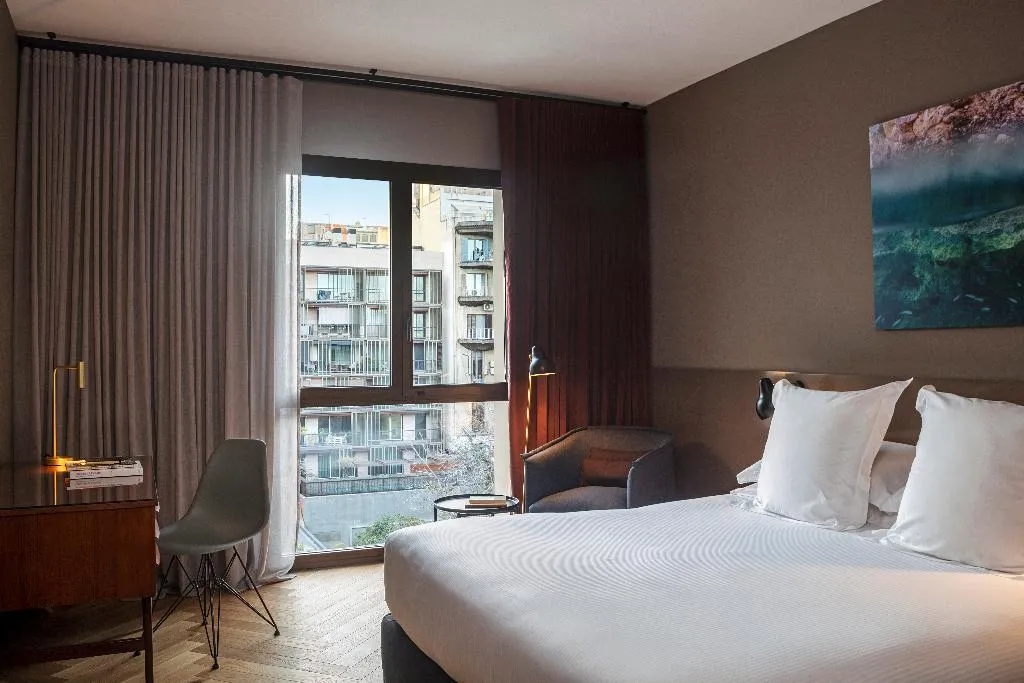 DOUBLE POOL VIEW Room, Alexandra Barcelona, Curio Collection by Hilton, Barcelona