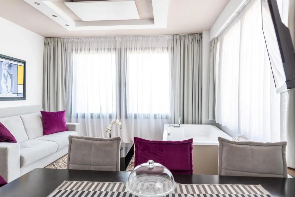 APARTMENT WITH JACUZZI WITH VIEWS Room, Sea And The City, Halkidiki