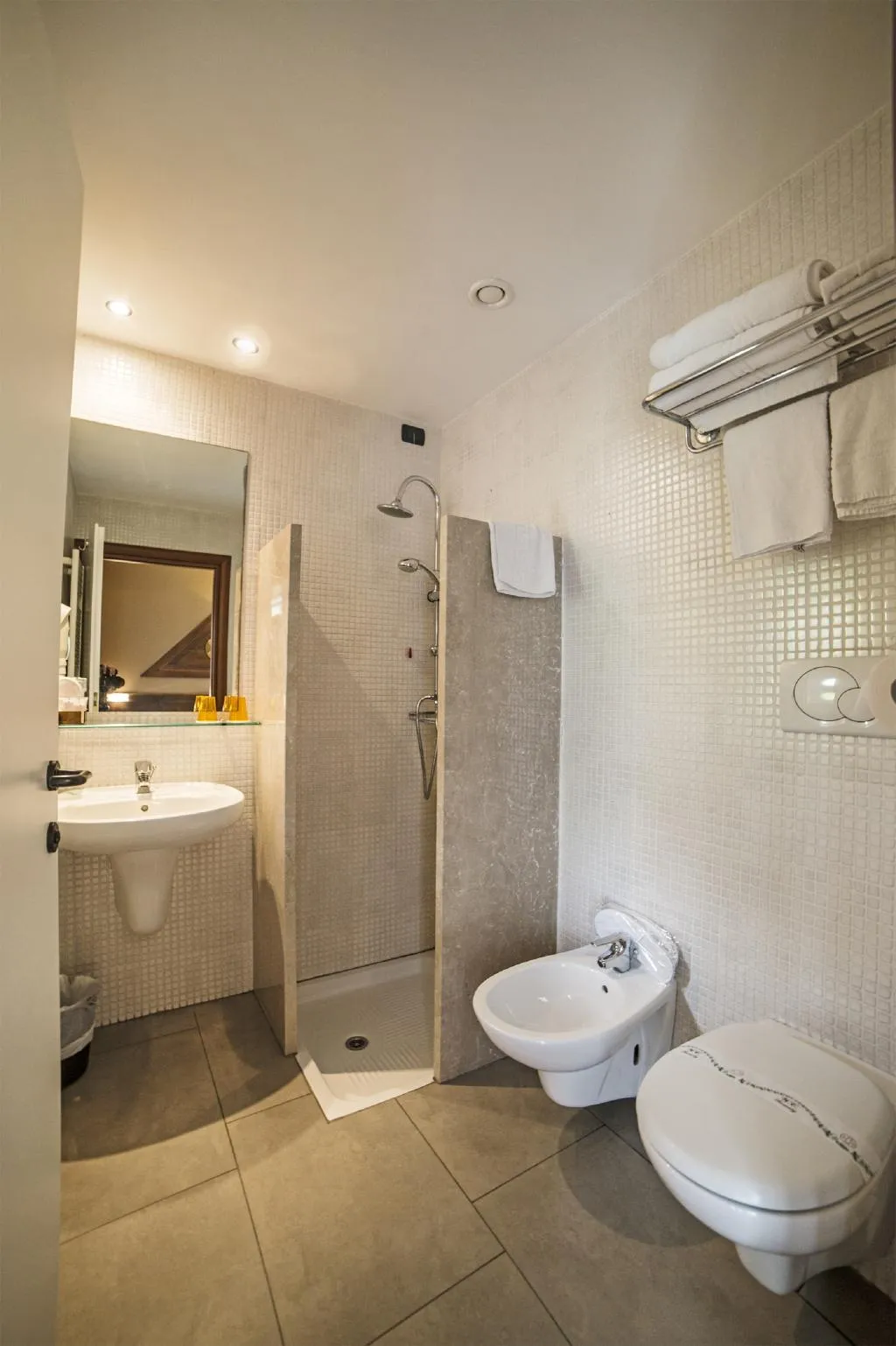 TRIPLE STANDARD Room, La Paül, Milan