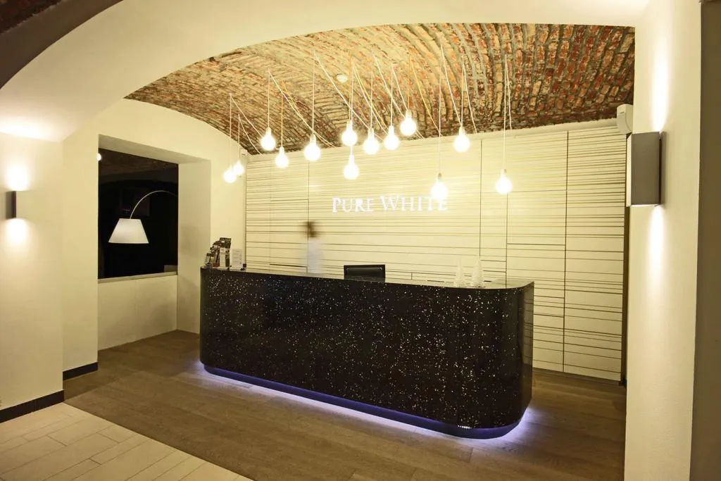 Lobby, Pure White, Prague