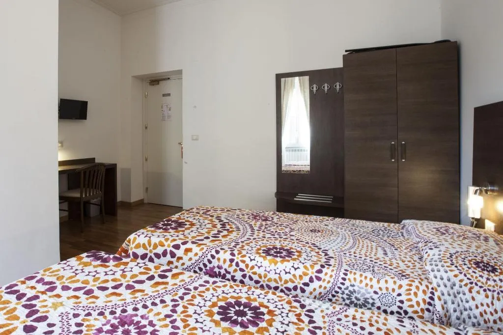 Room, Albergo Amalfi Milano, Milan