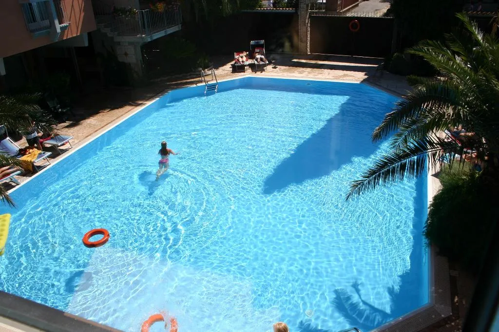 Pool, La Paül, Milan