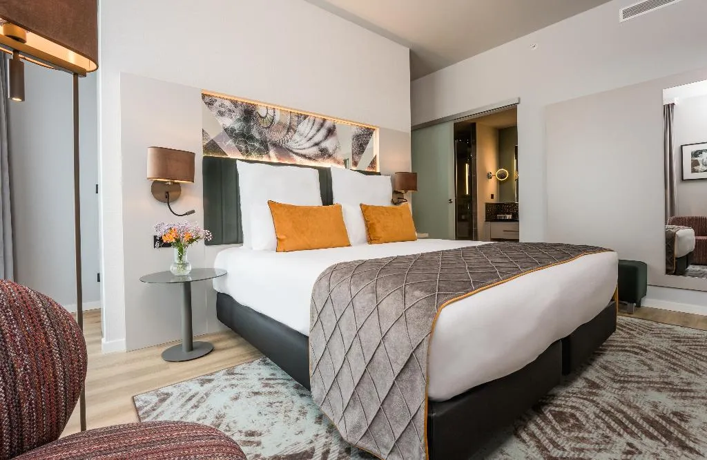 JUNIOR SUITE CAPACITY 2 Room, Leonardo Royal Hotel Barcelona Fira, Barcelona