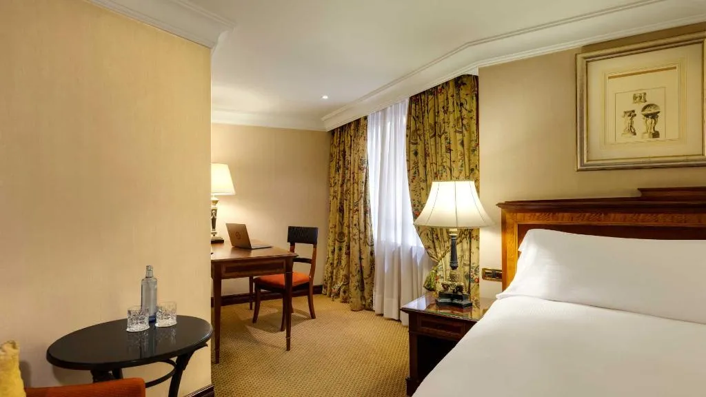 DOUBLE CLASSIC QUEEN BED Room, InterContinental Madrid, Madrid