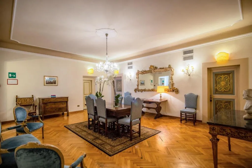 Lobby, Martelli, Florence