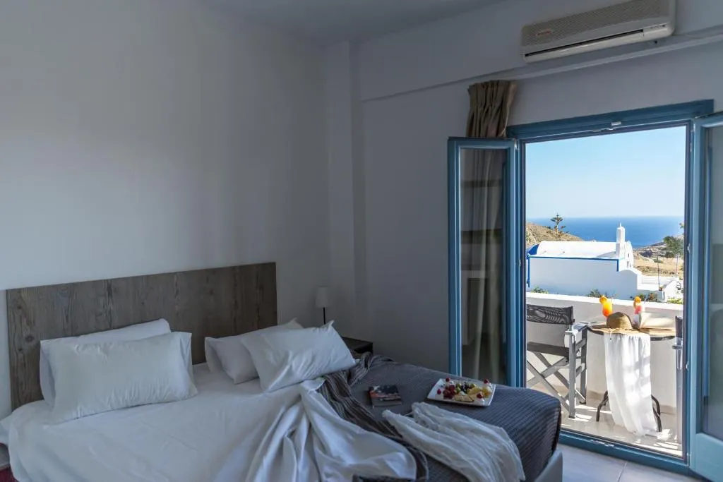 TRIPLE STANDARD Room, Caldera Romantica, Santorini