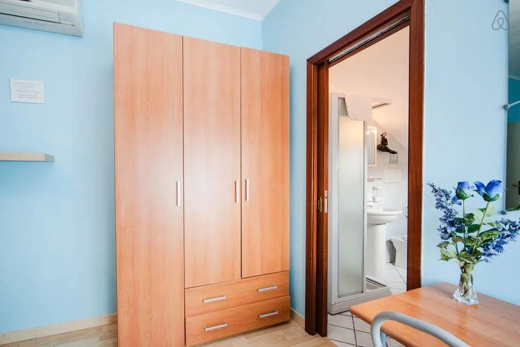 Room, Villa De Angelis, Naples