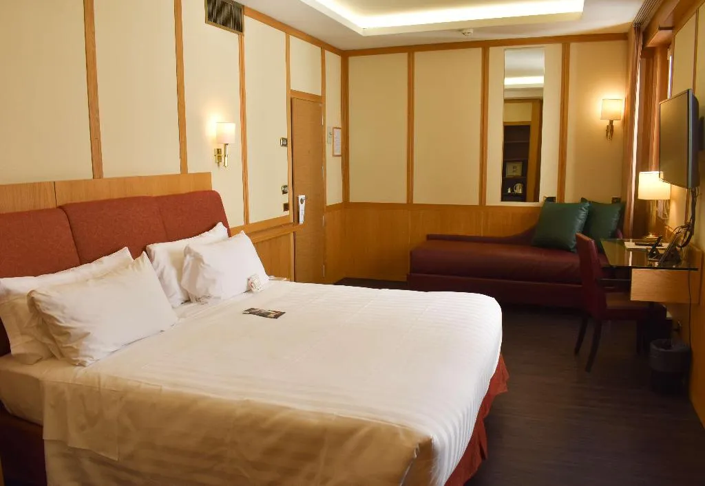TRIPLE SUPERIOR KING BED Room, Hilton Garden Inn Rome Colosseum, Rome
