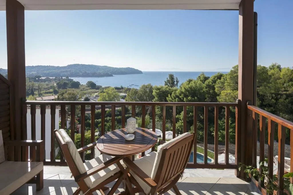 Room, Magic, Skiathos