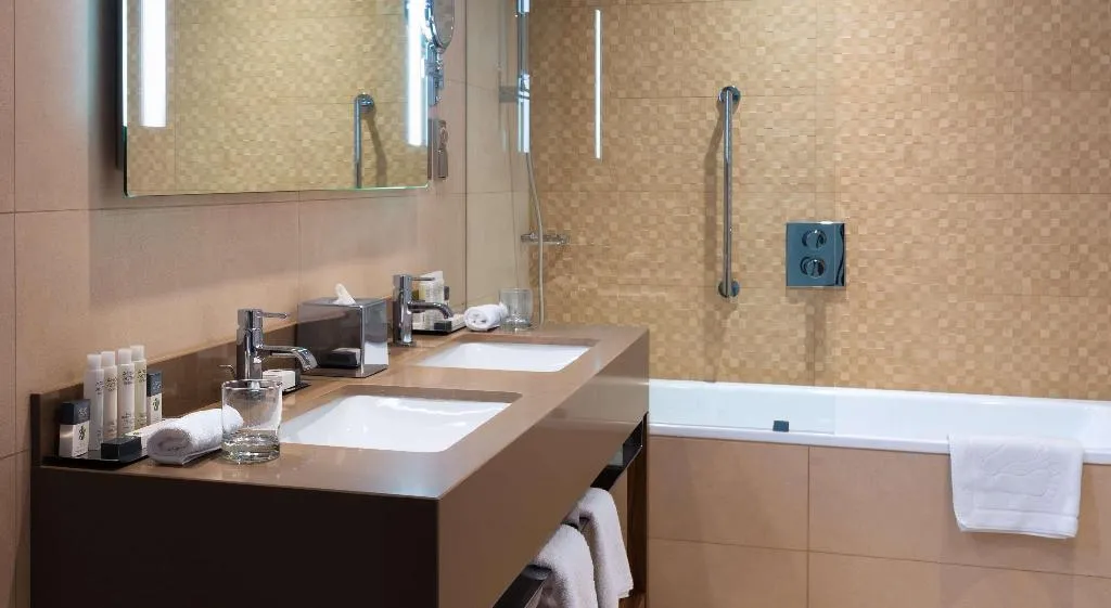 Room, DoubleTree by Hilton Krakow Hotel & Convention Cen, Krakow