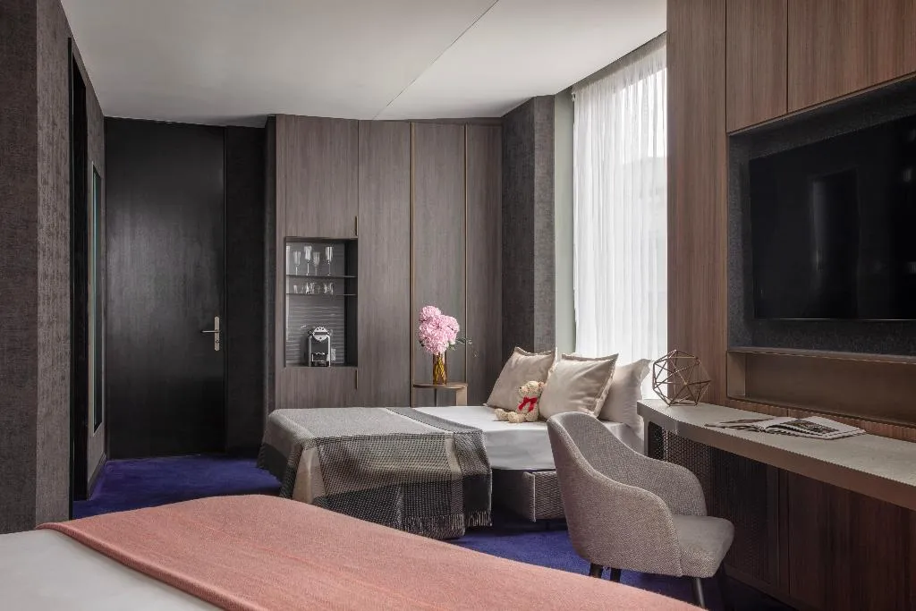 FAMILY ROOM WITH VIEWS Room, Anantara The Marker Dublin, Dublin