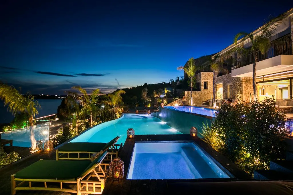 Pool, F Zeen, Kefallinia