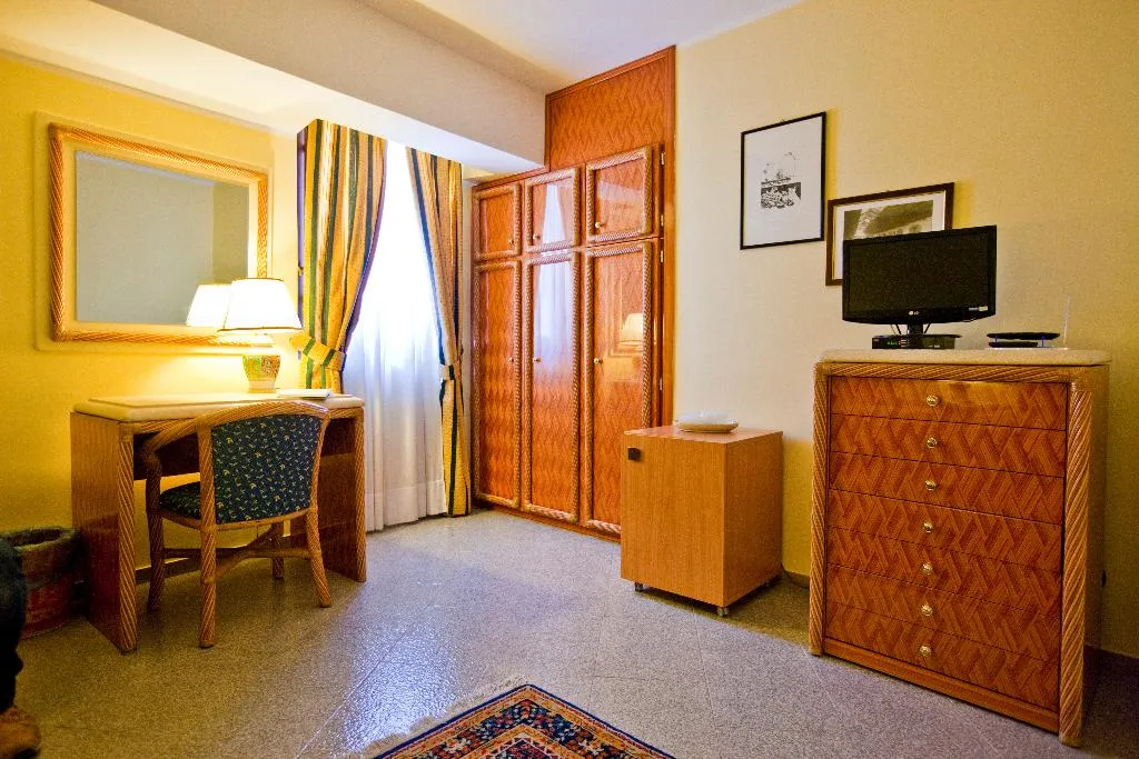 QUADRUPLE STANDARD Room, Hotel Elimo, Palermo