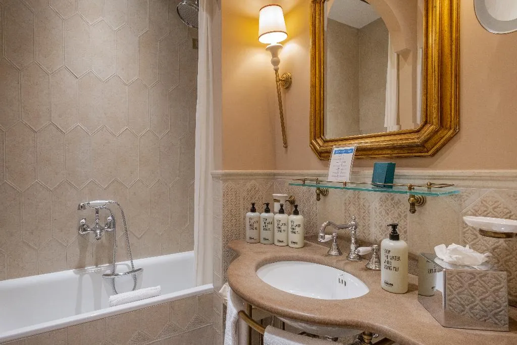 TRIPLE RIVER VIEW Room, Hotel Ville sull’Arno - Preferred Hotels & Resorts, Florence