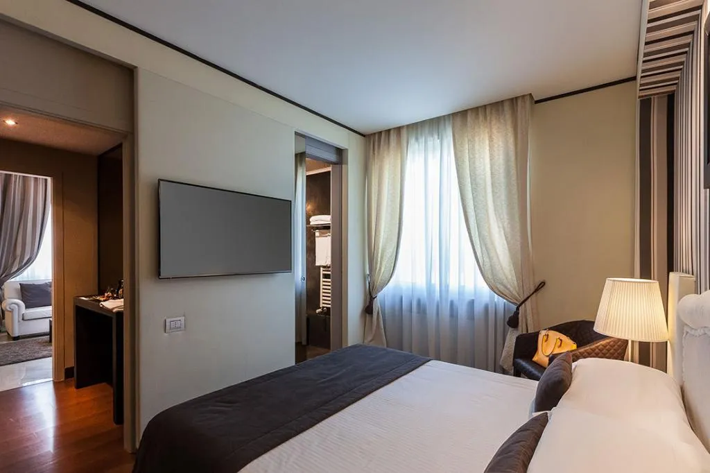 JUNIOR SUITE STANDARD Room, Th Roma - Carpegna Palace, Rome
