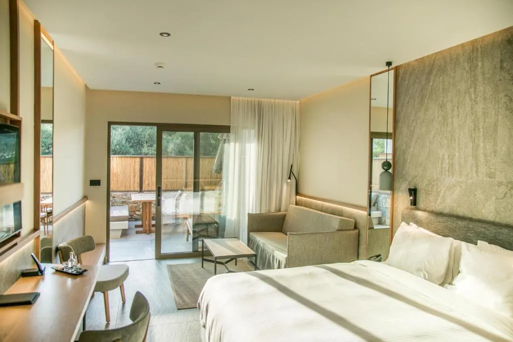 JUNIOR SUITE GARDEN VIEW Room, King Minos Retreat Resort and Spa, Crete