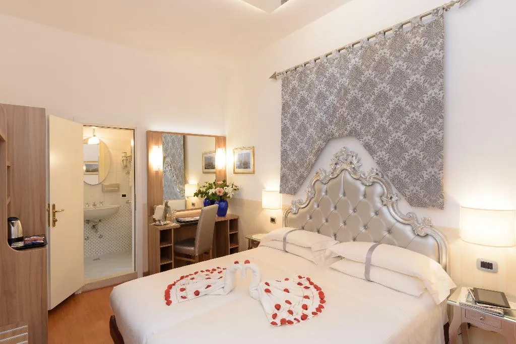 Double or Twin SUPERIOR Room, UNA HOTELS Ala Venezia - Adults +16, Venice