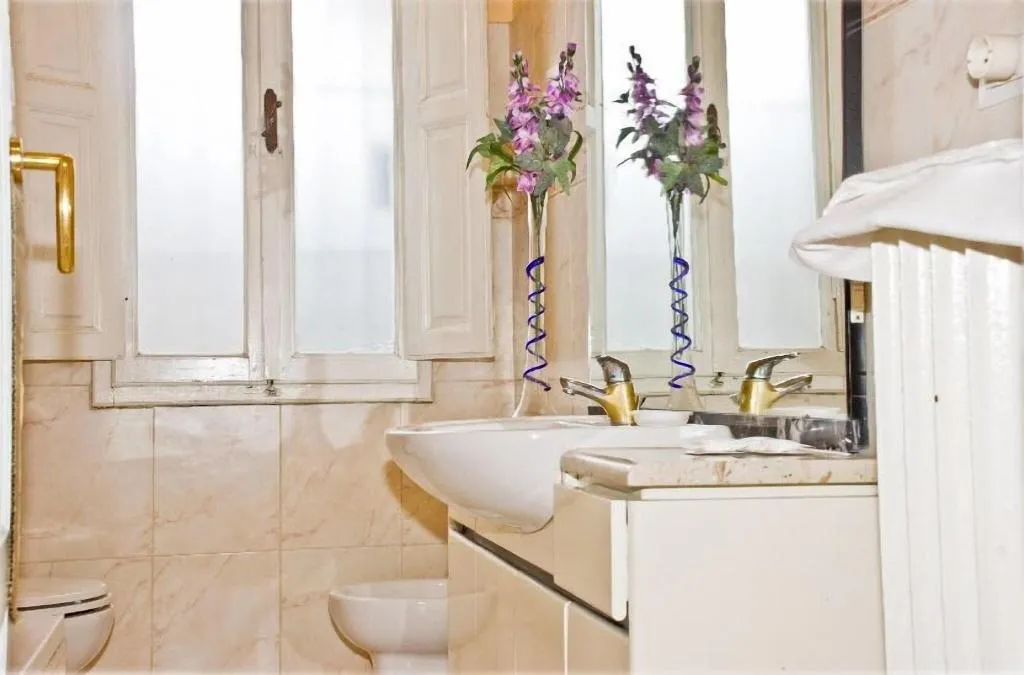 Room, B&B Leone X, Florence