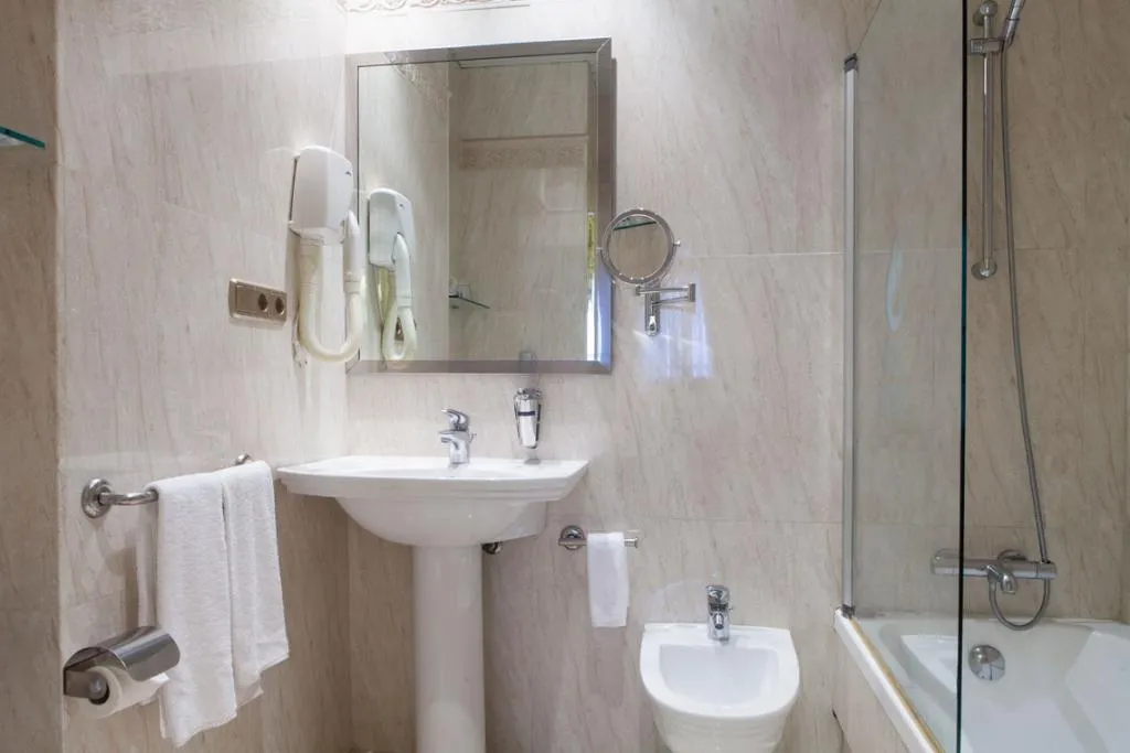 Double or Twin STANDARD Room, Hotel Cervantes, Seville