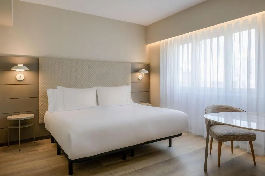 DOUBLE KING SIZE BED Room, AC Madrid Carlton, Madrid