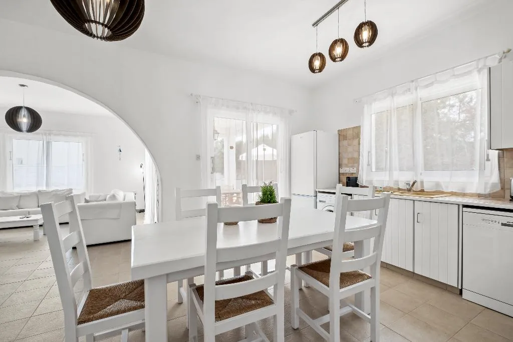 VILLA FOUR BEDROOMS Room, Thalassines Villas, Cyprus