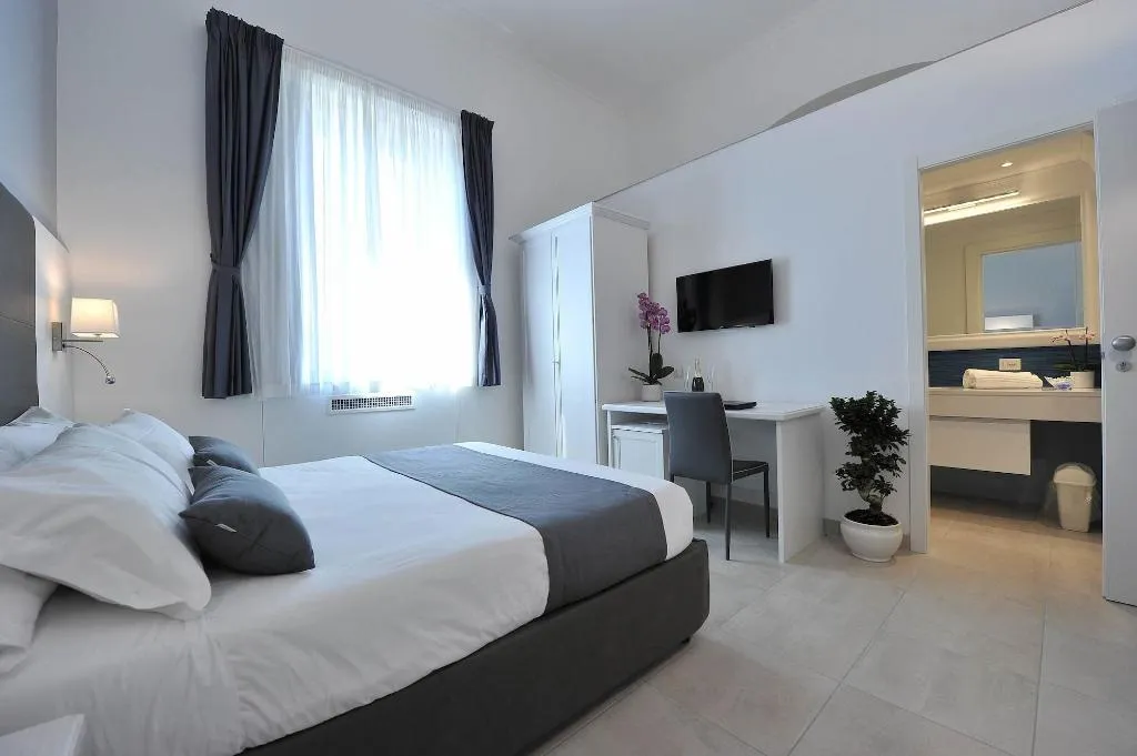 Room, SorrentoBay, Naples