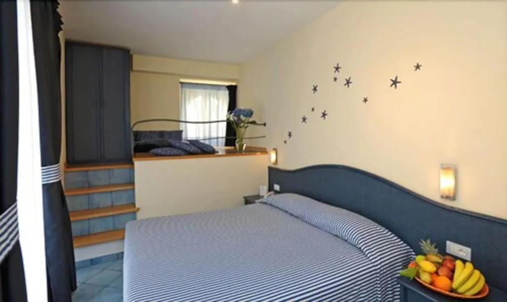 Room, Sharon House, Naples