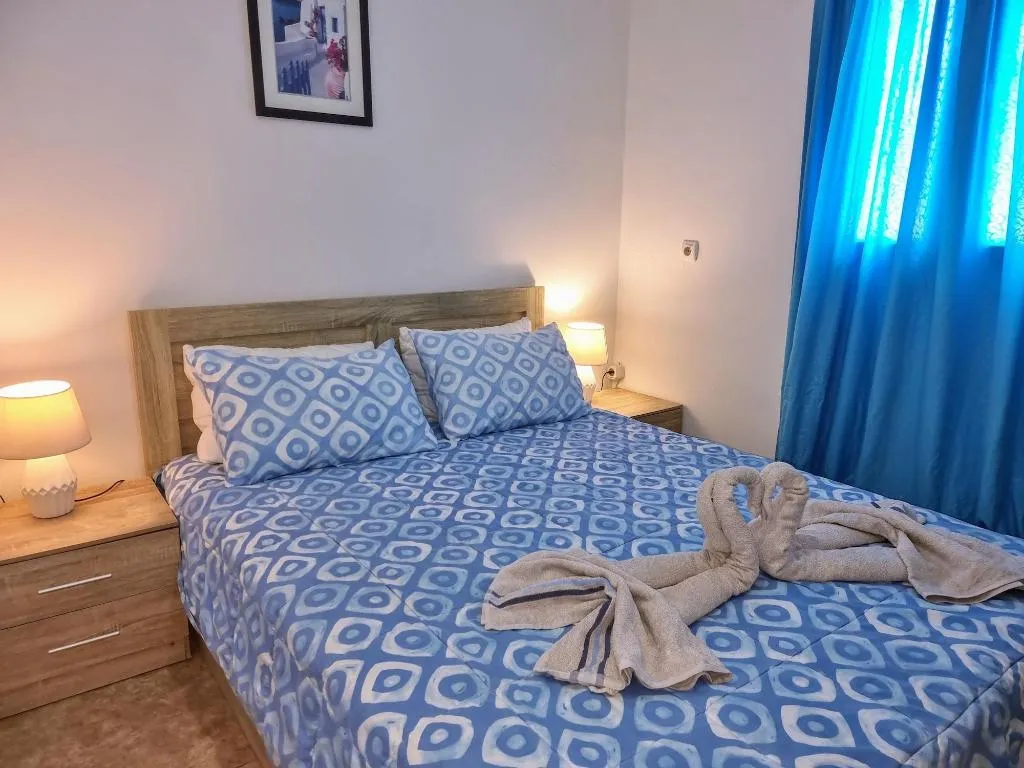 Room, Pleasure Beachside Studios, Santorini