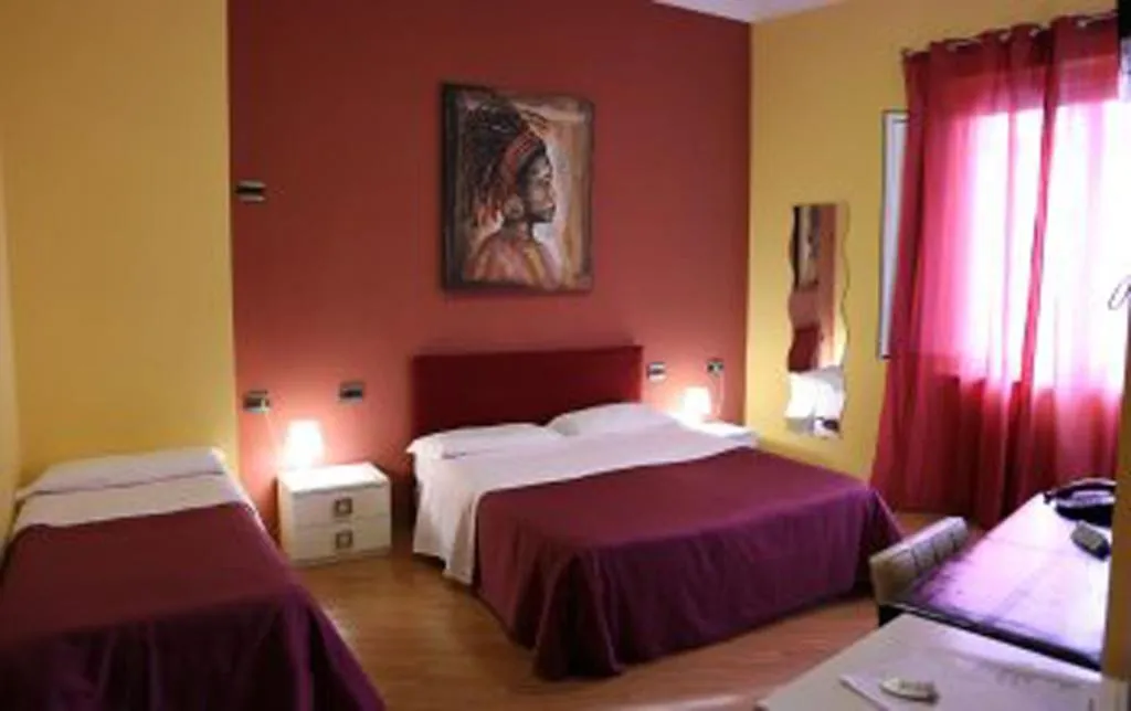 TRIPLE STANDARD Room, Hotel Diamond, Naples