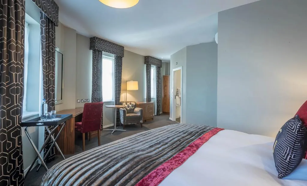 DOUBLE DELUXE QUEEN BED Room, Hotel Riu Plaza The Gresham Dublin, Dublin