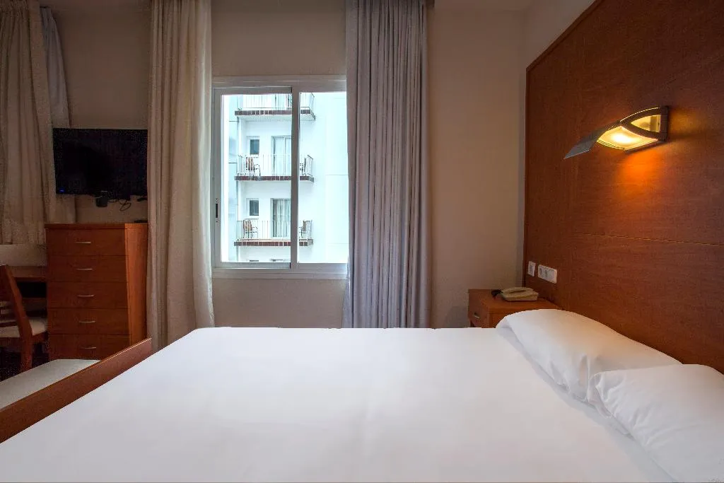 TRIPLE STANDARD Room, Hotel Blanes Horitzó by Pierre & Vacances, Costa Brava