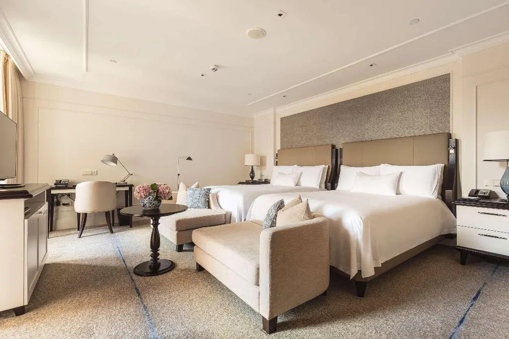 TWIN GRAND Room, Waldorf Astoria Amsterdam, Amsterdam
