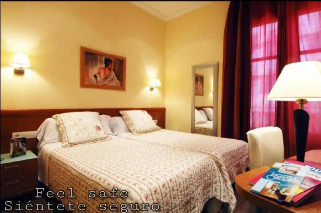 Room, Orleans, Barcelona