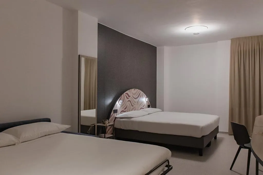 FAMILY ROOM CAPACITY 4 Room, Hub Hotel, Umbria