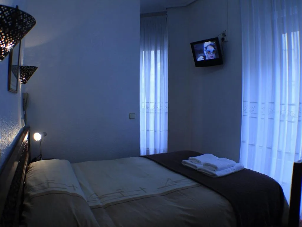Room, Hostal Esmeralda, Madrid